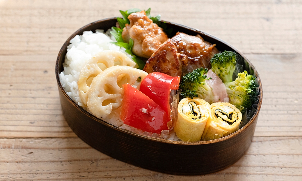 作りおきおかずで「朝つめるだけ弁当」ーー鶏のてりてり焼き弁当