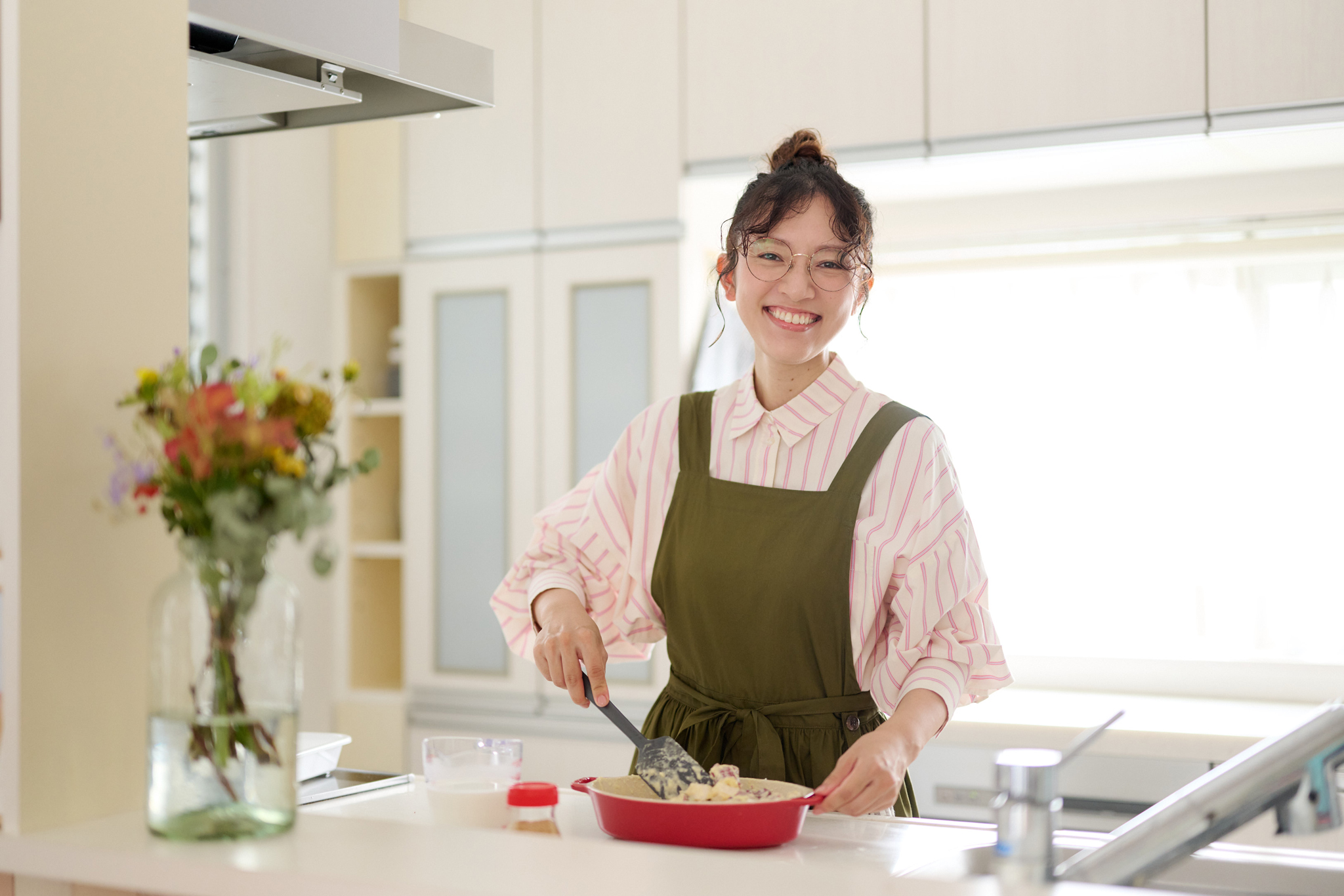 お子さんと一緒に楽しく作って使いきり！およねさんに教わる、鶏むね肉とさつまいものグラタン メインビジュアル