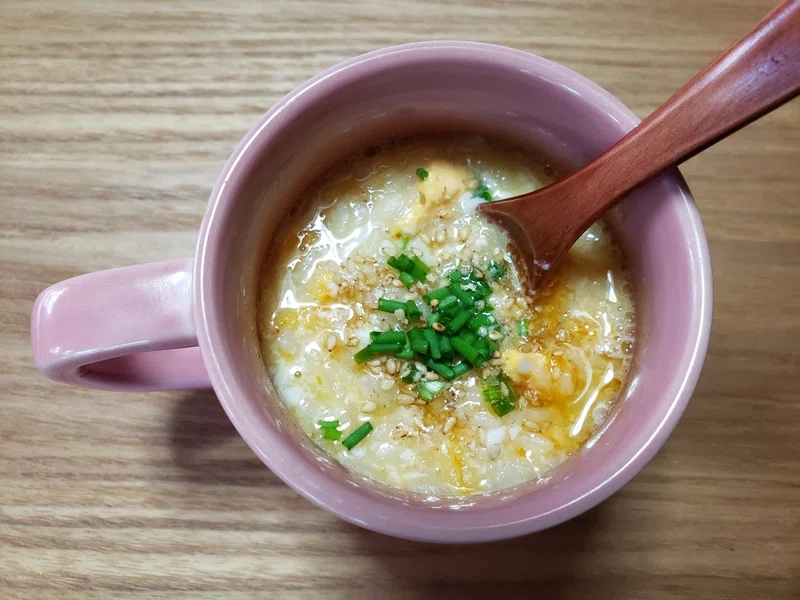 体冷える深夜にこっそり食べたい、マグカップ卵かけごはん メインビジュアル