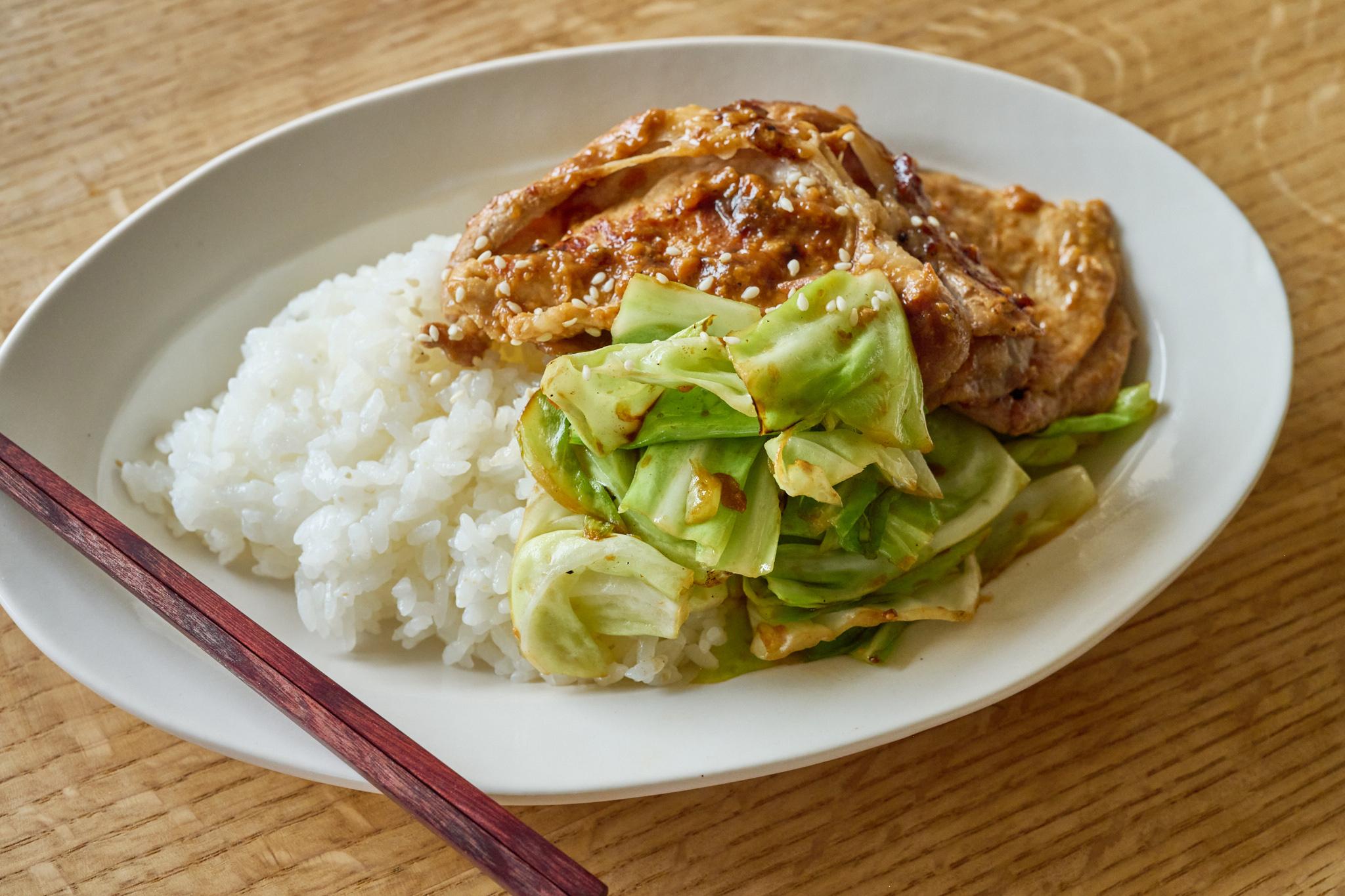 春を味わうワタナベマキさんのワンプレートごはん「春キャベツと豚肉の梅味噌ライス」 メインビジュアル